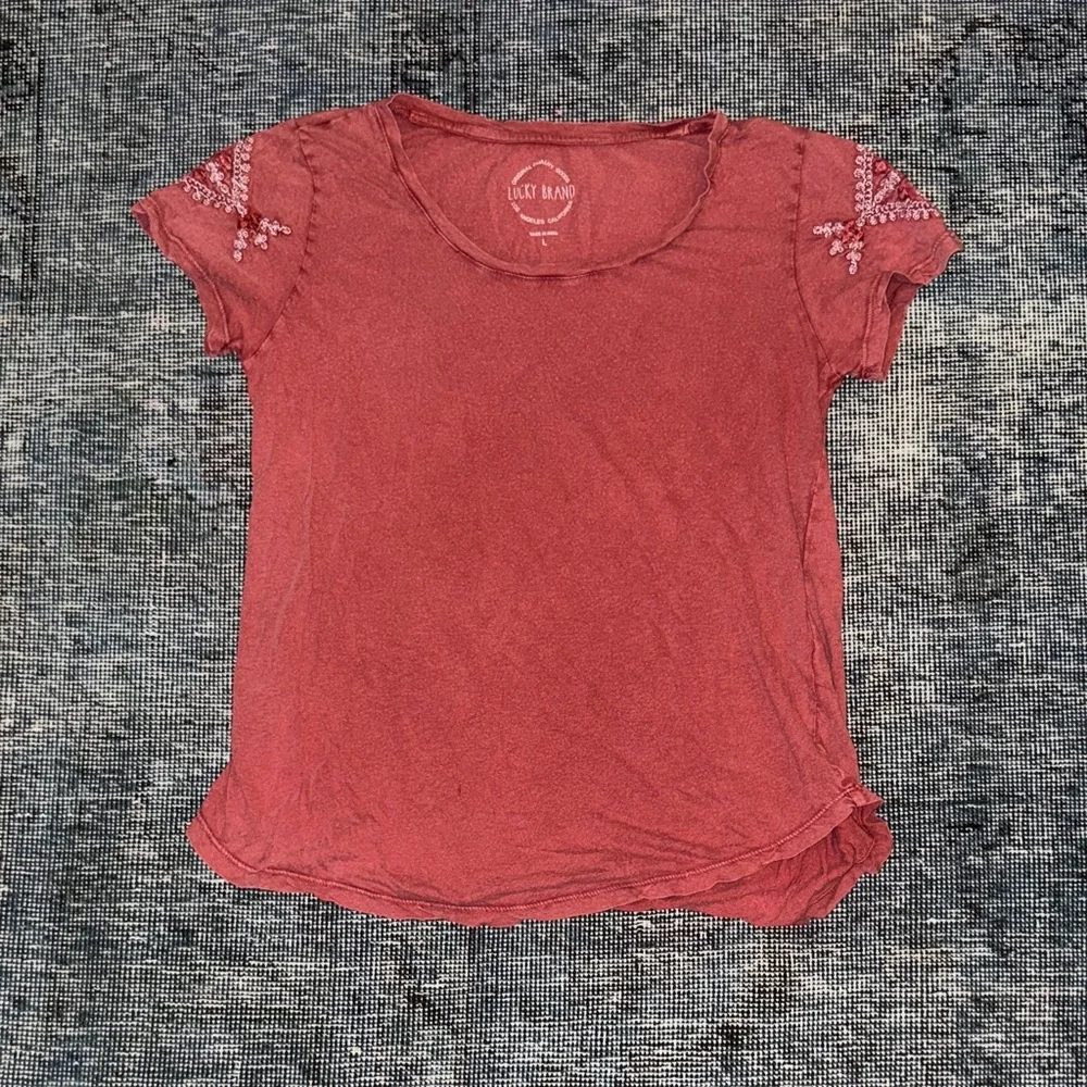 Lucky Brand Women's Coral Embroidered Tee - Picture 1 of 3